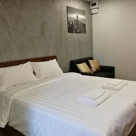 Tata House Aparthotel Bangkok Luaran gambar