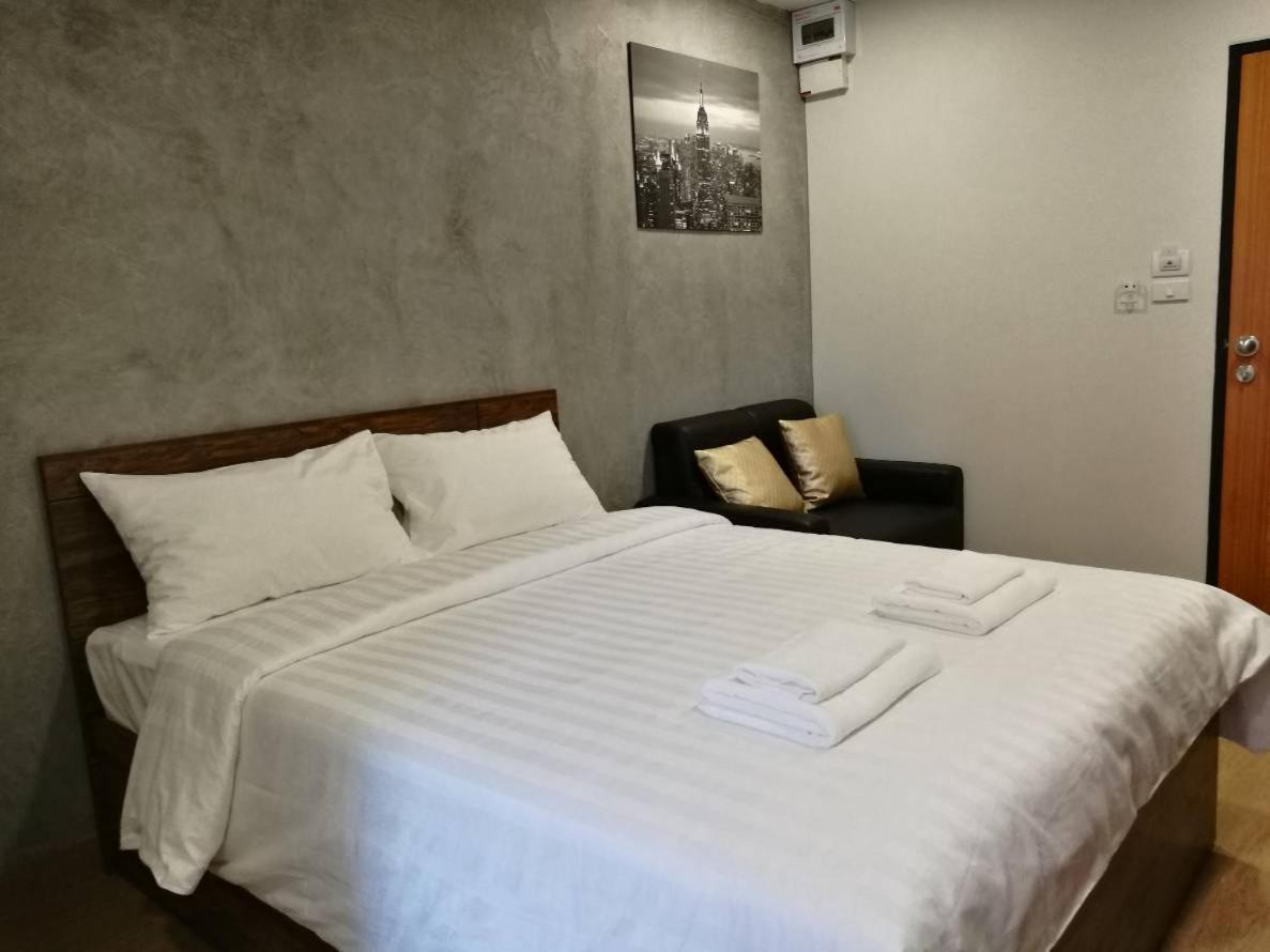 Tata House Aparthotel Bangkok Luaran gambar