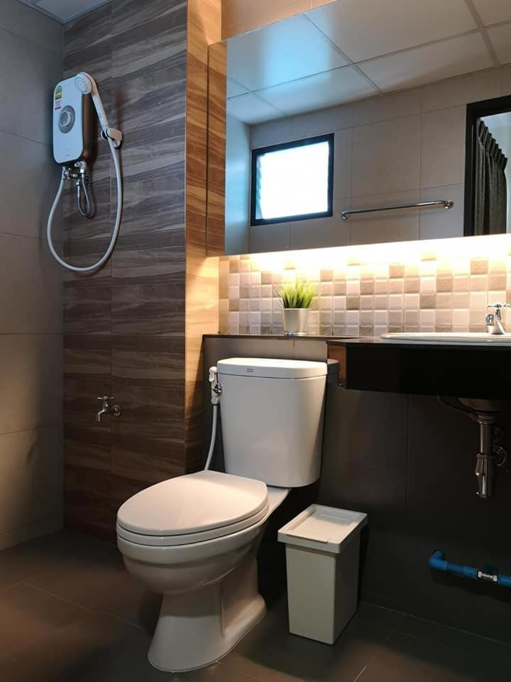Tata House Aparthotel Bangkok Luaran gambar